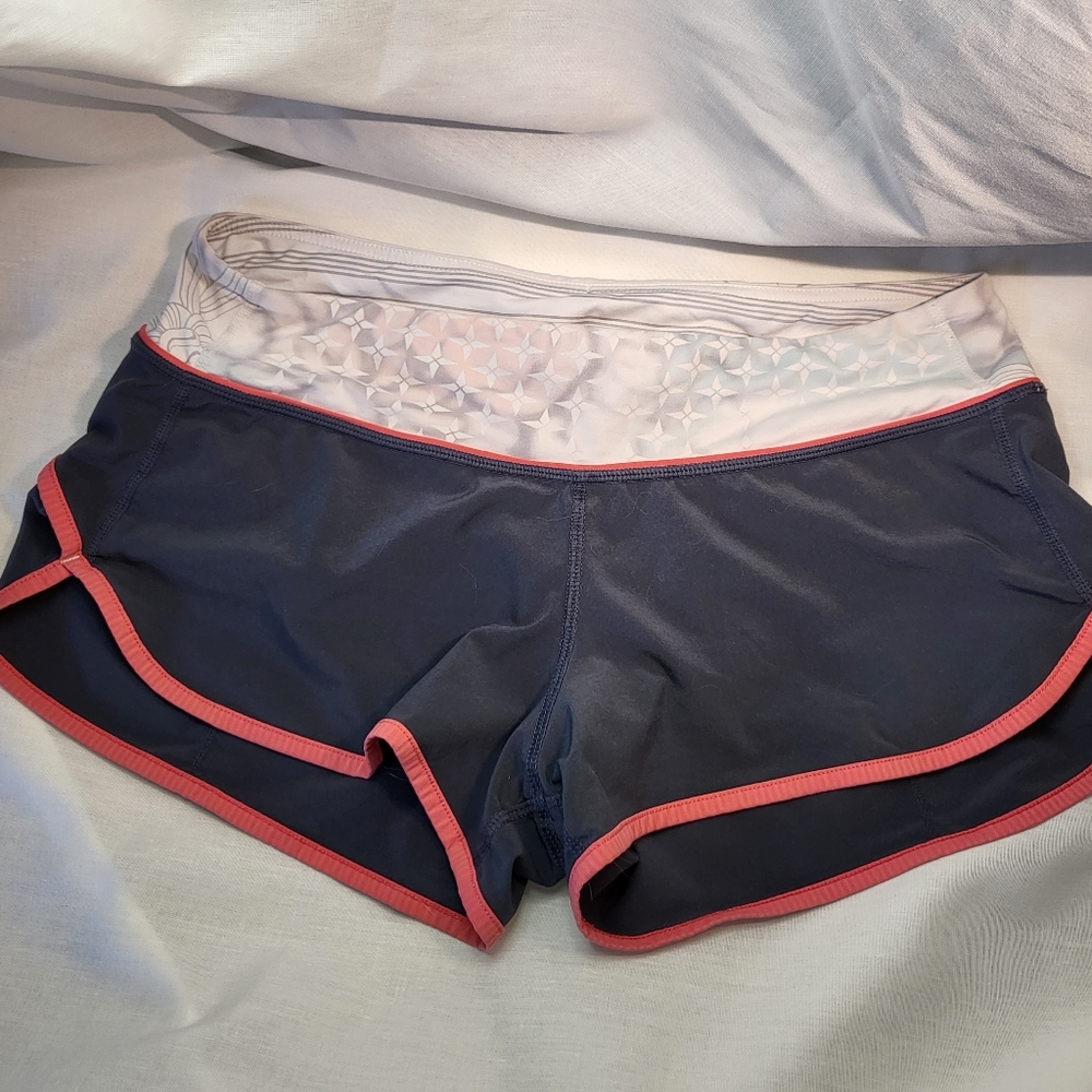 LULULEMON  Low-Rise Lined Run Short ~ Sz 6